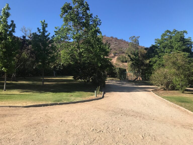 Terreno dentro de parcela. Venta parcela Curacaví Chile.